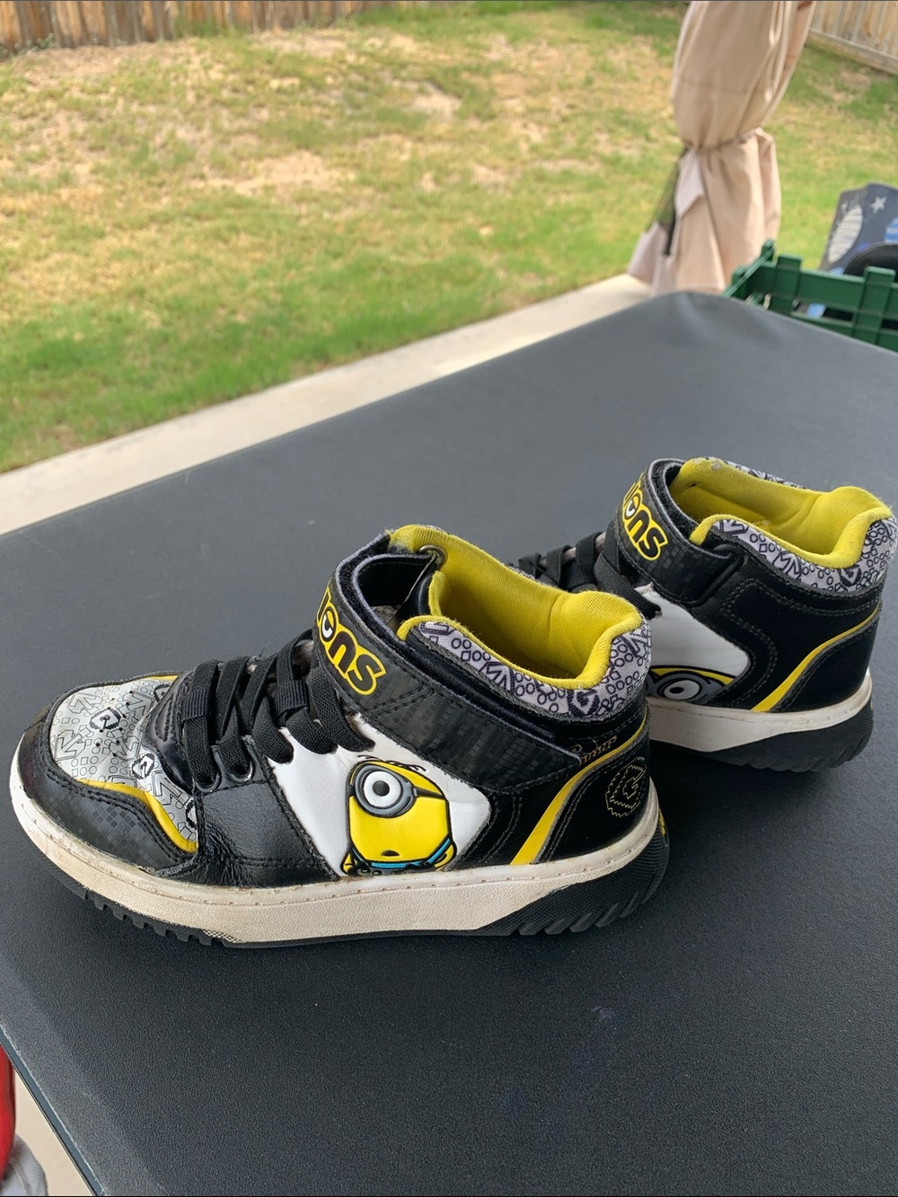 Take 50% OFF-Minions Kids Black & Yellow Minion High-Top Sneakers, Size-1M